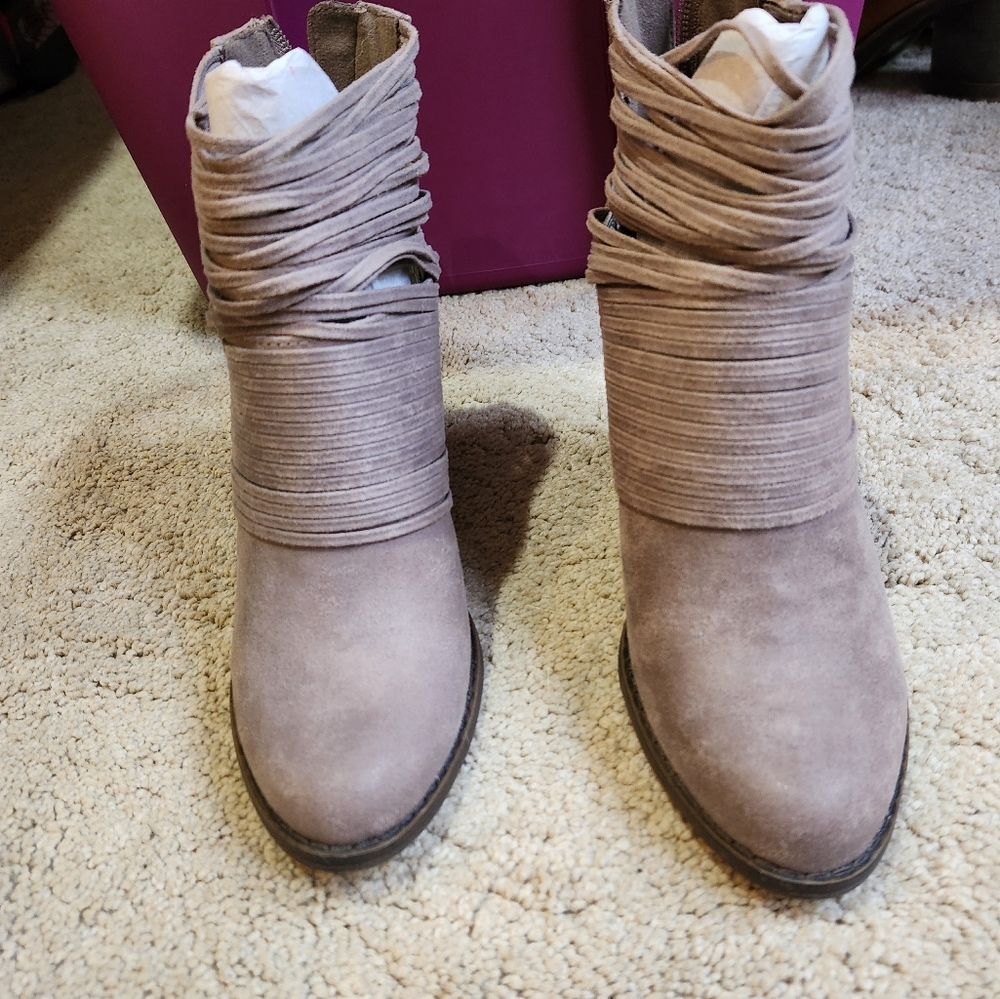Fergie boots